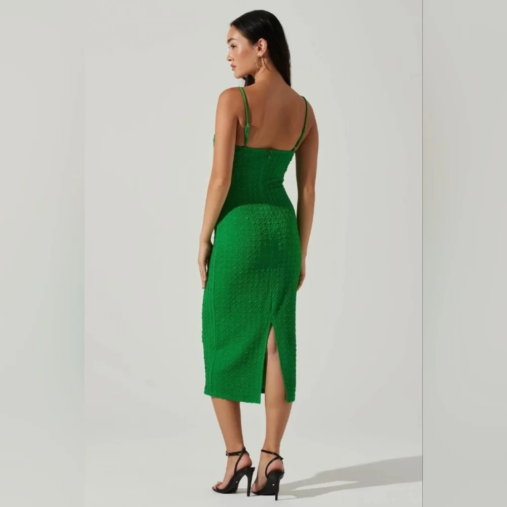 ASTR the Label, Green Textured Midi Dress - Elegant Women's Dress, Size S - Picture 2 of 9